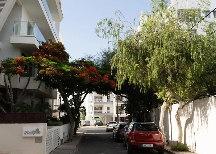 Blue Dawn Center Flat * לרנקה