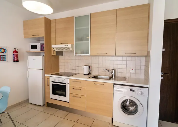 Blue Dawn Center Flat * לרנקה